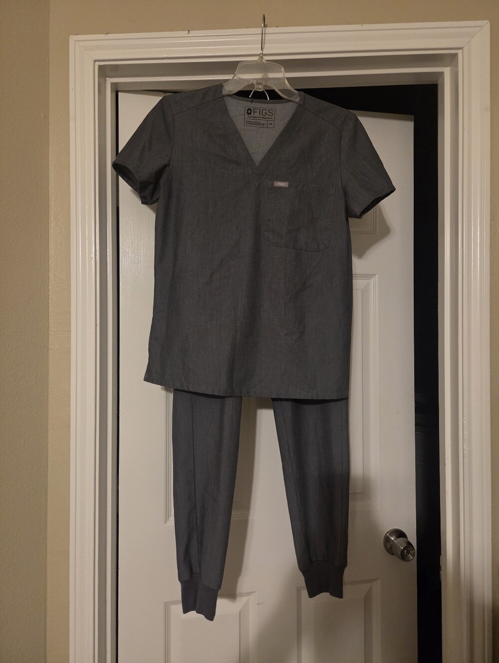 FIGS Graphite Xs Gray Scrub Set - Classic V-Neck Top & Jogger Pants